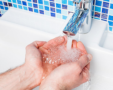 人洗手清洁度龙头浴室卫生间消毒棕榈皮肤冲洗气泡身体图片