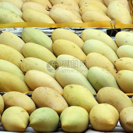 市场托盘上芒果泥饮食营养果汁农场农业肉质蔬菜食物绿色黄色图片