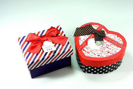 礼品盒情人盒子白色红色展示丝带卡片礼物问候语图片