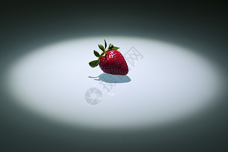 草莓黑色浆果早餐柠檬健康红色营养白色绿色食物背景图片