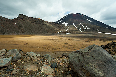 新西兰Ngaruruhoe山活火山图片