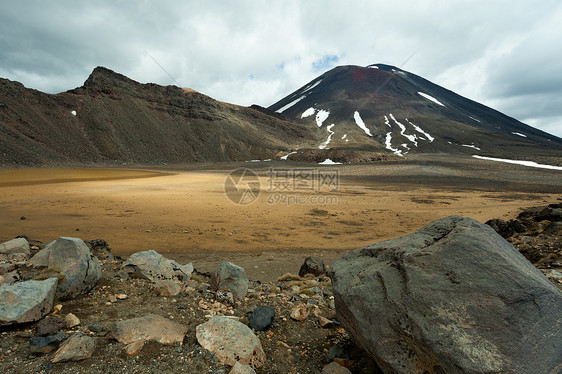 新西兰Ngaruruhoe山活火山图片