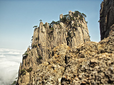 黄山山地标游客顶峰树木薄雾森林遗产世界石头旅游图片