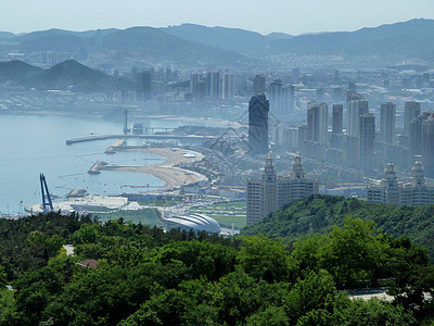 大连海滨建筑办公室景观全景城市海滩蓝色海洋旅游天空图片