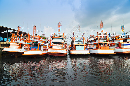 泰国普吉停靠船天空食物渔夫港口滞期费图片