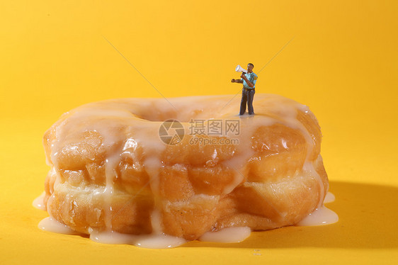 与Donnuts一起概念食品形象的警官时代食物警察塑料喜剧蓝色公务员错误尺寸黄色图片