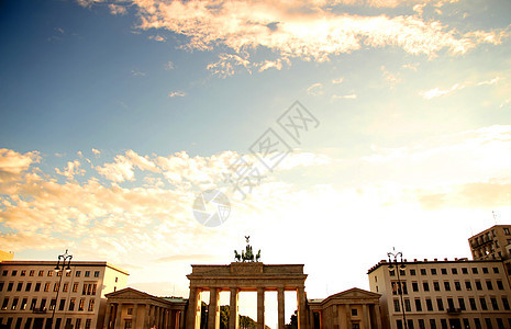 Berli 的勃兰登堡门广场旅游雕像网络观光雕塑太阳城市纪念碑中心图片