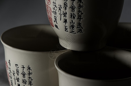 三个中国杯飞碟早餐仪式饮料文化宏观制品阴影陶瓷盘子图片