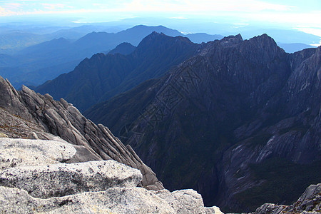 科塔克里雅巴卢国家公园的山峰攀登天堂旅行高度石头大本营蓝色岩石遗产游客远足图片