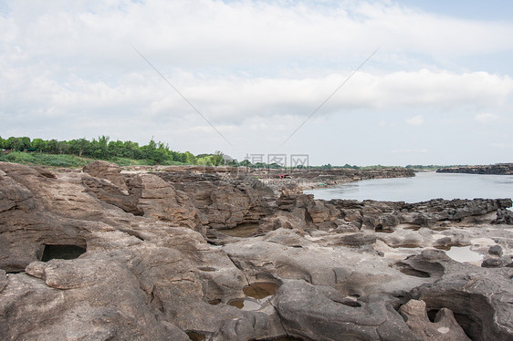 萨姆潘博克河道鸿沟游客石头天空旅行热带日落场景河岸图片