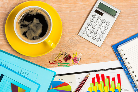 商业生活中留业者办公室杂志咖啡早餐日记会计图表市场杯子经济图片