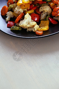 美味的绿菜放在桌子上的杯子上午餐花园蔬菜创造力植物厨房味道洋葱沙拉照片图片