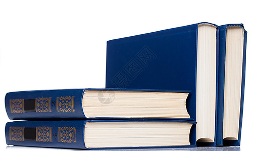 书籍 白色背景的旧书堆叠蓝色智慧文档数据出版物学习木头桌子大学图书馆图片