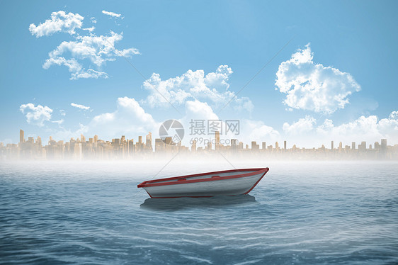 小船在海中 城市在地平线上帆船摩天大楼晴天血管木头环境海岸线波浪支撑运输图片