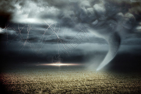 风暴的天空与龙卷风在地上绘图黑暗多云辉光场地环境雷雨计算机螺栓地平线图片