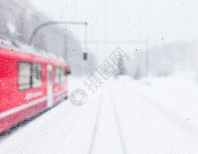 雪中火车季节性车皮铁路季节运输蒸汽红色旅行机车世界图片