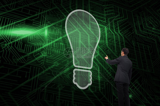 光灯泡和商务人士指向的复合图像互动电路板绘图混血绿色计算机硬件创新男性数字图片