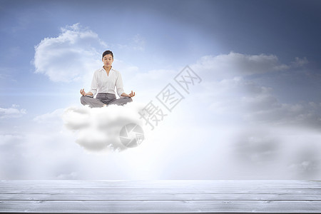 商业女商务人士坐在莲花的姿势上瑜伽蓝色绘图环境黑发云计算商务冥想女士沉思图片