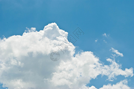 云和云蓝色阳光天气风景天空天堂晴天环境白色场景图片