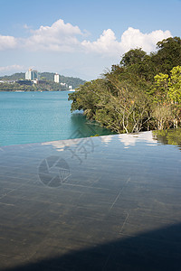 日月月月湖风景天空天堂反射旅游晴天蓝色吸引力池塘太阳月亮图片