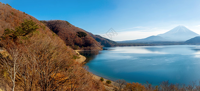 藤福三山山全景和莫托苏湖图片