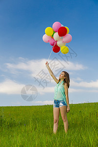 Ballons 女孩带Ballons活力飞行场地旅行幸福天空乐趣女士自由喜悦图片