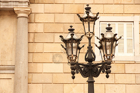 巴塞罗那古色古香的路灯图片