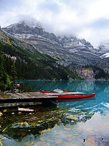 加拿大约霍国家公园OHara湖红独木舟独木舟公园天空高山森林高原反射松树国家荒野图片