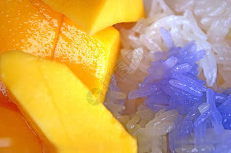 泰国芒果与粘黏米稻叶子营养甜点水果椰子文化热带饮食食物早餐图片