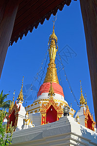 Tai Yai的佛教寺庙宗教传统佛塔宝塔儿子天空上帝文化土井石头图片