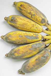 白背景上的香蕉过量图片
