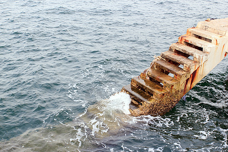 楼梯港运输码头旅行途径导航古董栏杆海浪漂浮支撑图片