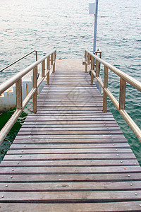 楼梯港旅行港口途径导航梯子漂浮脚步池塘绳索运输图片