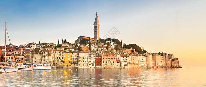 克罗地亚Istria的Rovinj沿海城镇建筑海岸线蓝色吸引力城市港口天堂建筑学反射旅游图片
