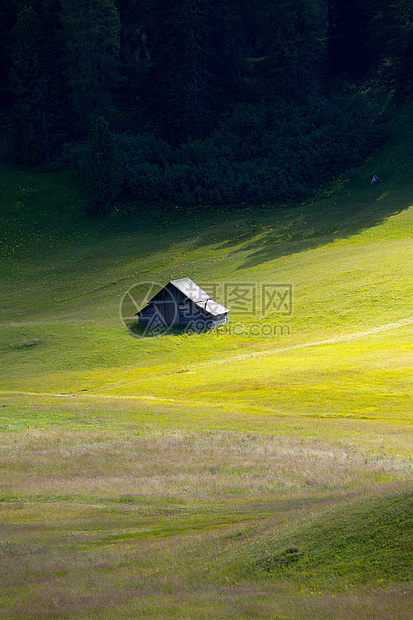 外地旅行生长晴天小屋丘陵国家环境草地绿色植物土地图片