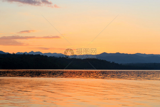 日落阳光太阳魔法天堂天空橙子海岸线墙纸海岸日光图片