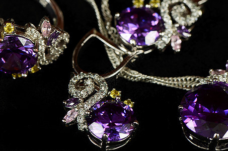 珠宝首饰 耳环和戒指饰品礼物展示宝藏金属项链装饰品魅力宝石吊坠图片