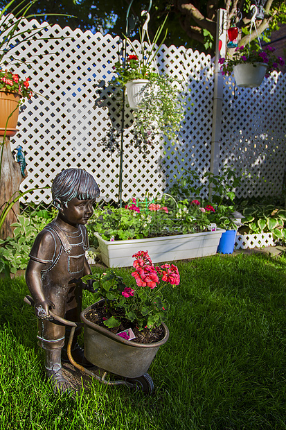 花园雕像植物微笑房子工艺艺术品乐趣青铜雕塑女孩艺术图片