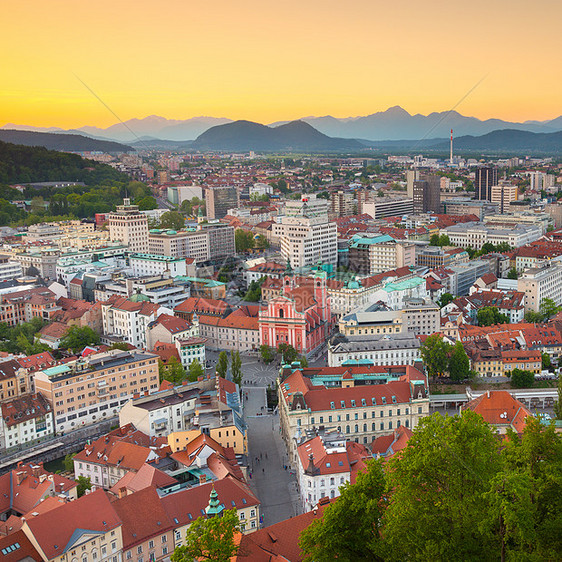 卢布尔雅那 斯洛文尼亚 欧洲的全景山脉旅行天际街道日落旅游景点爬坡太阳历史性图片