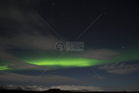 冰地天空的北光谷仓极光气氛星星科学电离天文学漩涡场地北极星图片