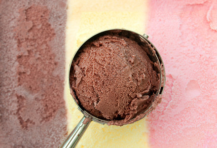冰淇淋勺勺子巧克力香草食物奶油图片