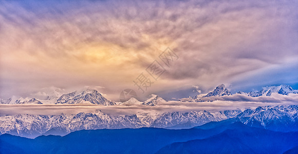 Minya Konka雪山山脉天气日出图片