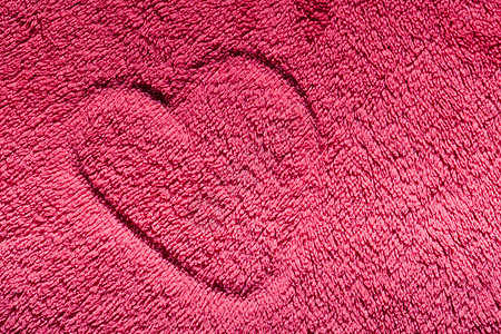 红毛布上的心 爱情 情人节的背景背景图片