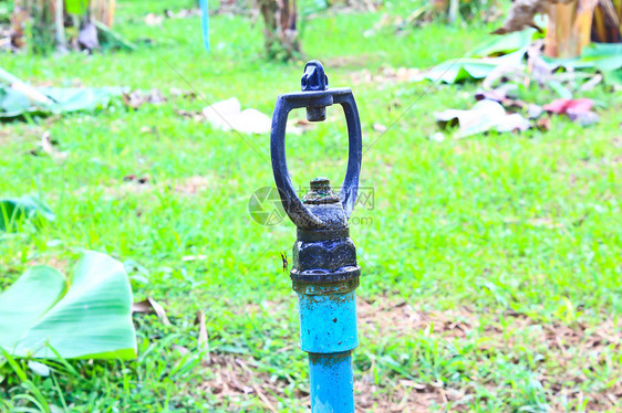 花园农用供水系统喷水器乡村塑料水分喷雾器园艺绿色液体技术生长环境图片