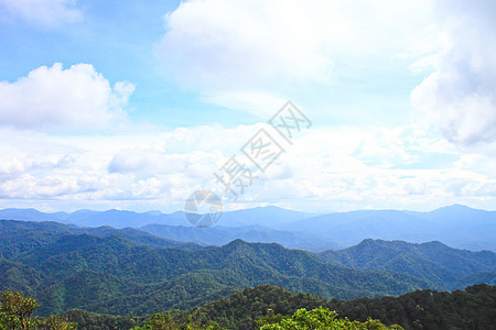 河谷的视线向北边1200米的高峰木头场景旅行天气农村橙子蓝色环境薄雾天空图片