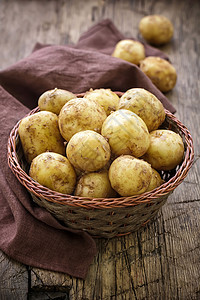 马铃薯淀粉蔬菜烹饪收成乡村美食土豆篮子桌子农业图片