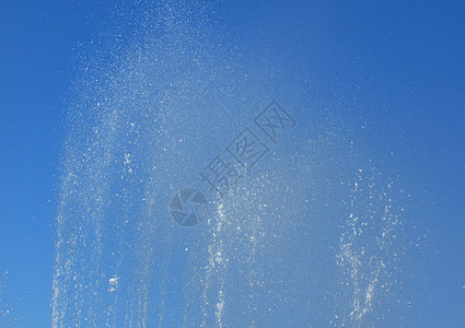 喷泉喷雾蓝色天空天气背景图片