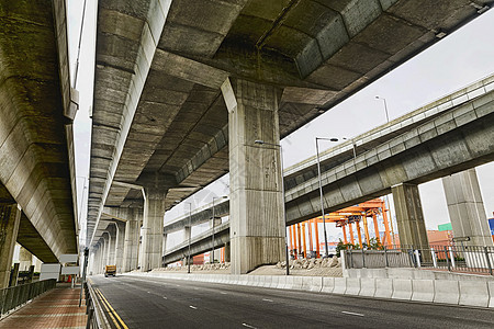 新的高速公路线下空沥青路图片