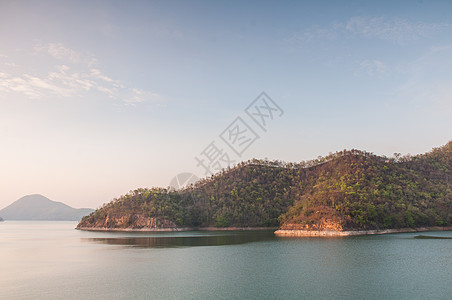 水坝反射甘露日落风景天空多云森林水库植物环境图片