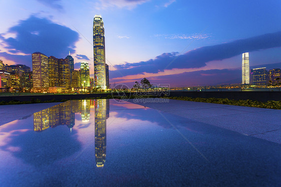 日落时的香港摩天大厦场景反射高楼旅行金融商业景点目的地市中心摩天大楼图片